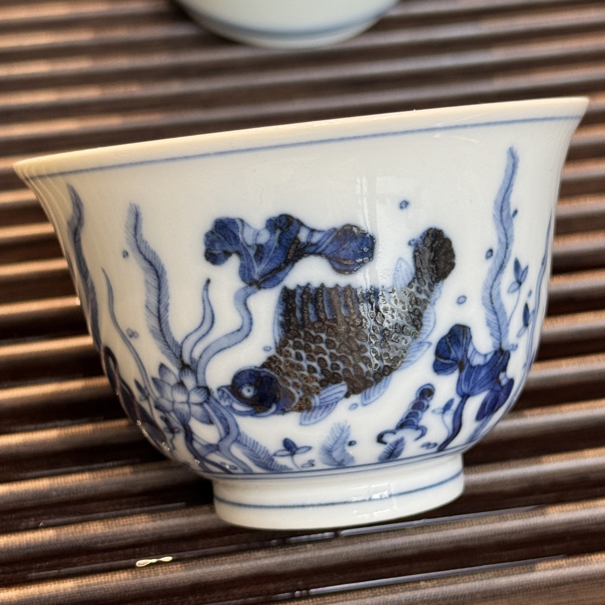 小楼听雨柴窑青花鱼藻纹主人杯