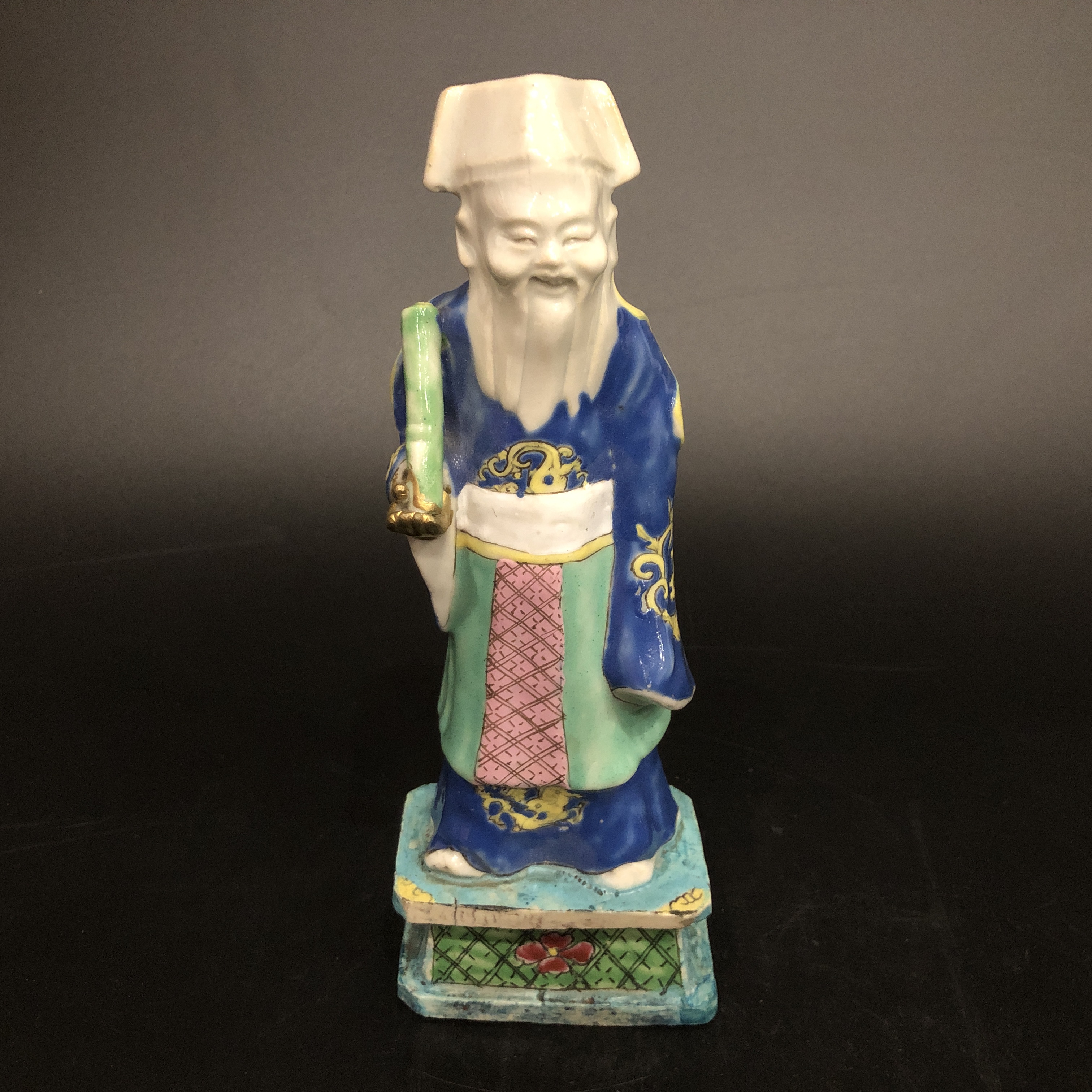 A03150 民国粉彩人物塑像 高：21.9cm