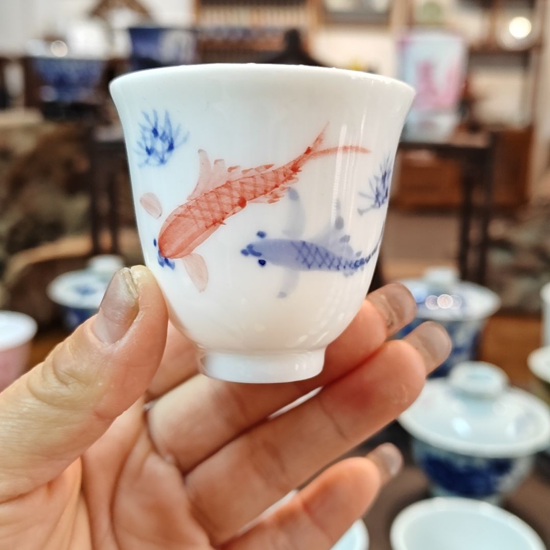 景德镇手工手绘器居瓷业双鱼主人杯