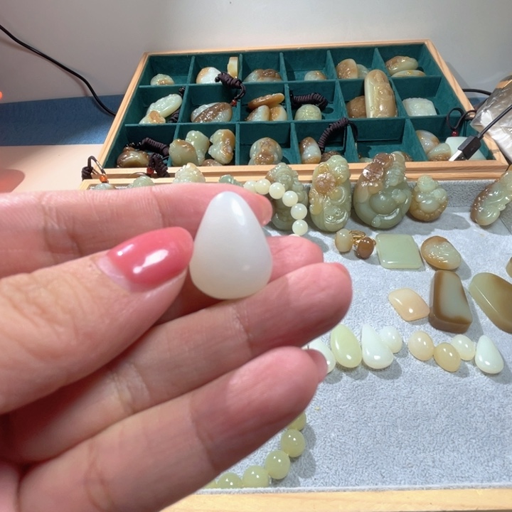 未镶嵌和田玉（糖玉）珠宝半成品