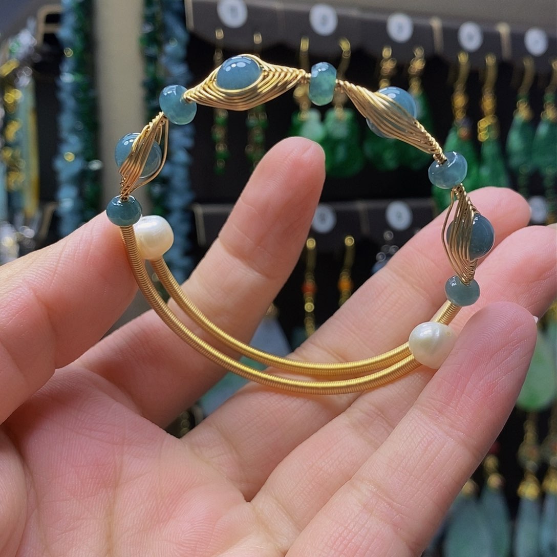 未镶嵌翡翠耳饰翡翠