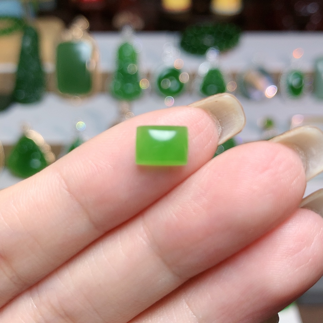 未镶嵌戒指和田玉（碧玉）世****?