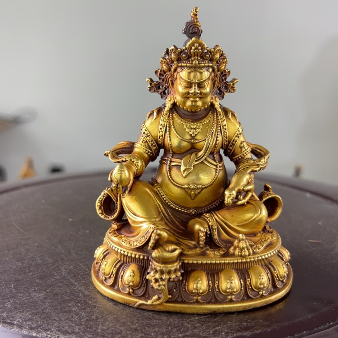 吉**吉佛像的造型和造型