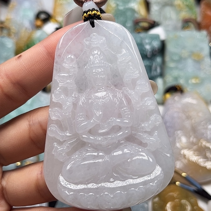 翡翠未镶嵌颈饰千手观音