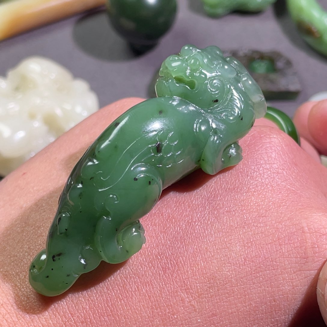 颈饰未镶嵌和田玉（碧玉）