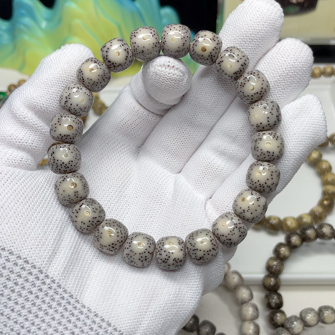 星月菩提手串18。11/10灰冰黄金瞳