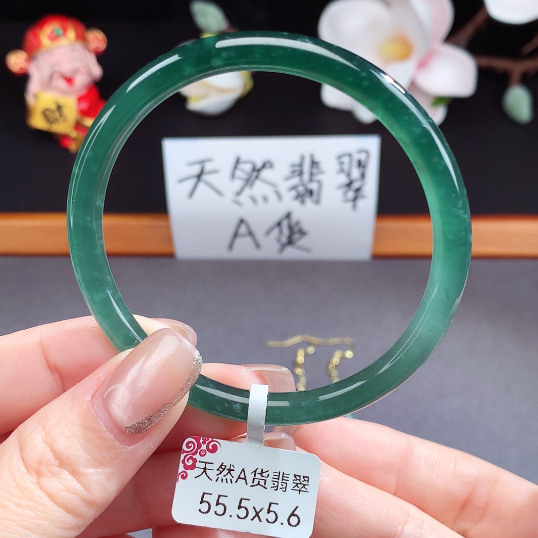 翡翠手镯（圆镯）未镶嵌
