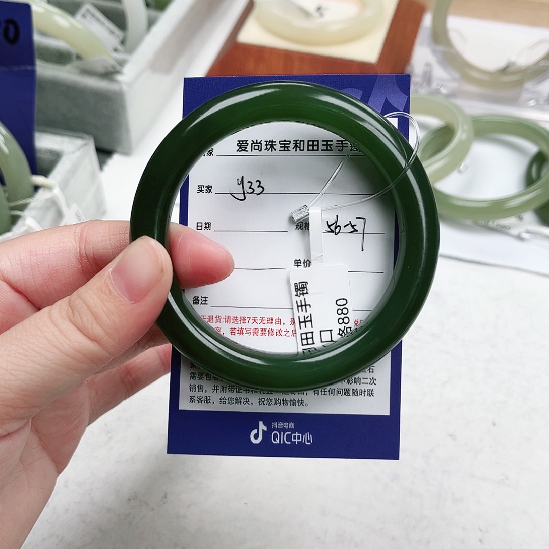 和田玉手镯未镶嵌