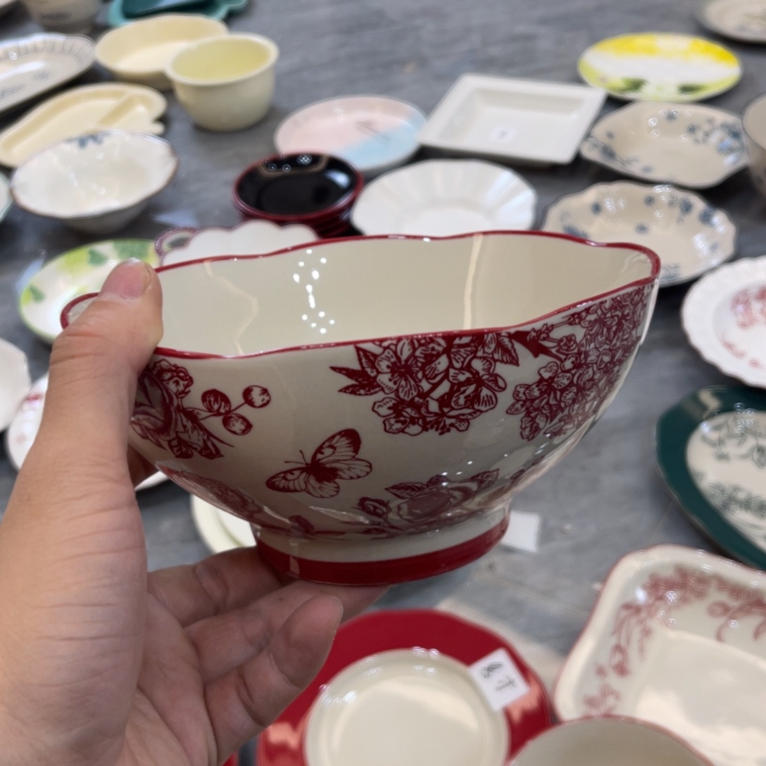 陶瓷微瑕餐具介意勿拍，满18飞！
