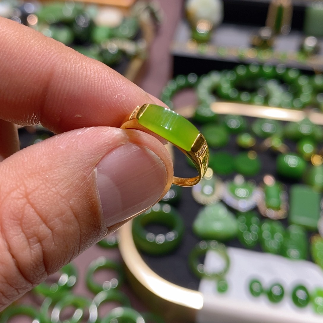和田玉（碧玉）戒指18K金镶嵌菲****6