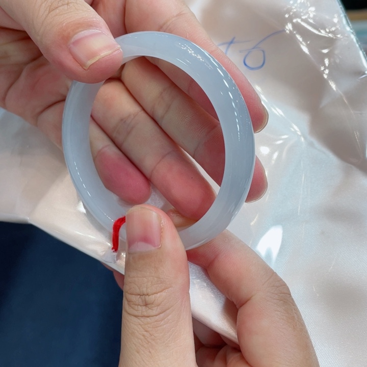 翡翠手镯未镶嵌手镯