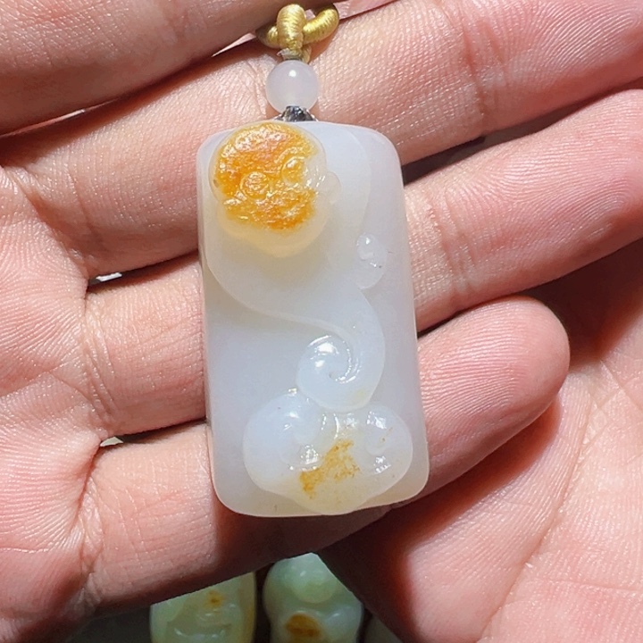 颈饰未镶嵌和田玉心*