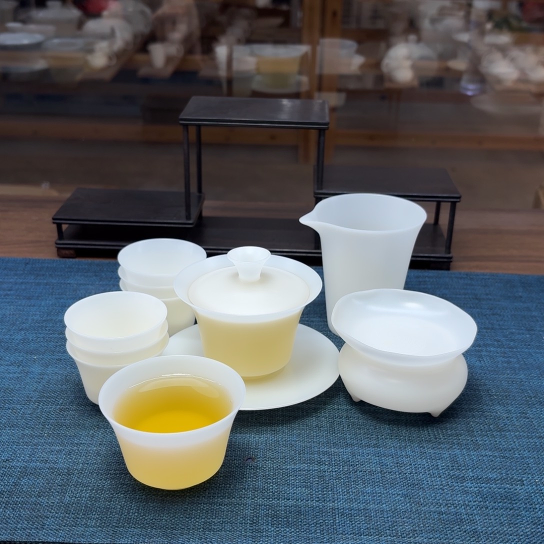 马蹄素烧薄胎璞玉冰种