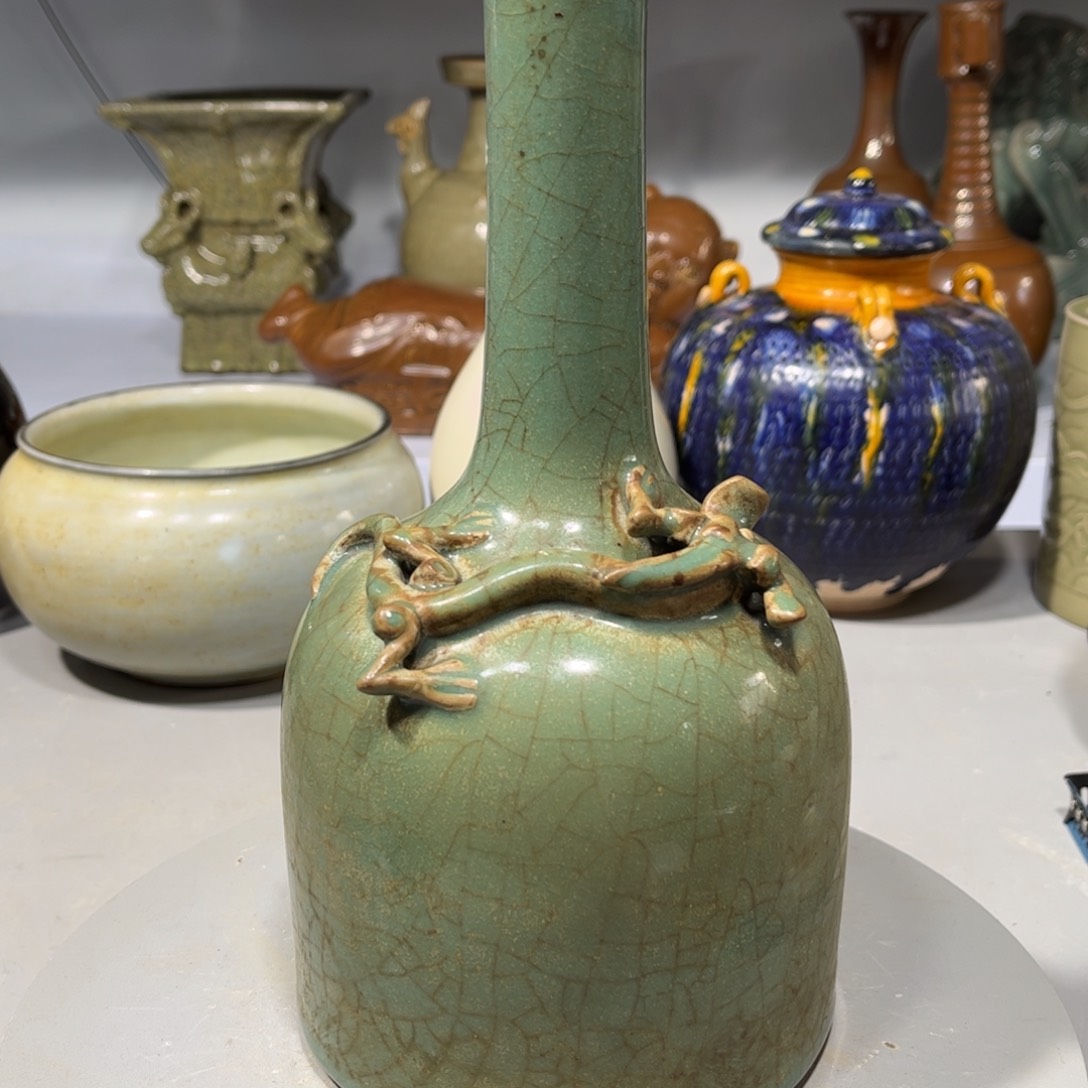 瓶龙泉青瓷品相完美