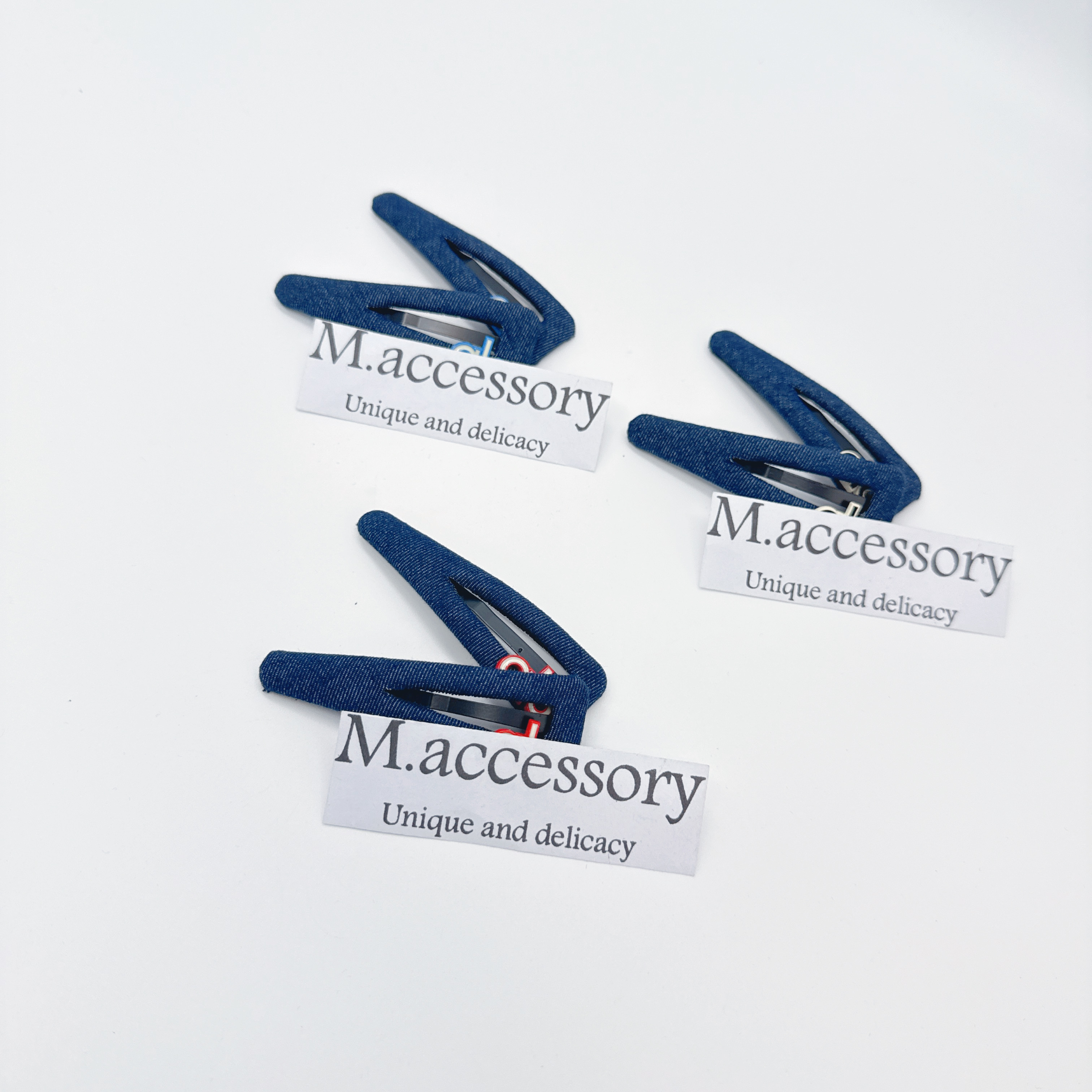 Mi33 镂空牛仔三角字母BB夹 Y70062R2-3