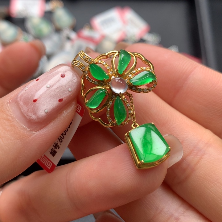 翡翠颈饰18K金镶嵌翡翠饰品