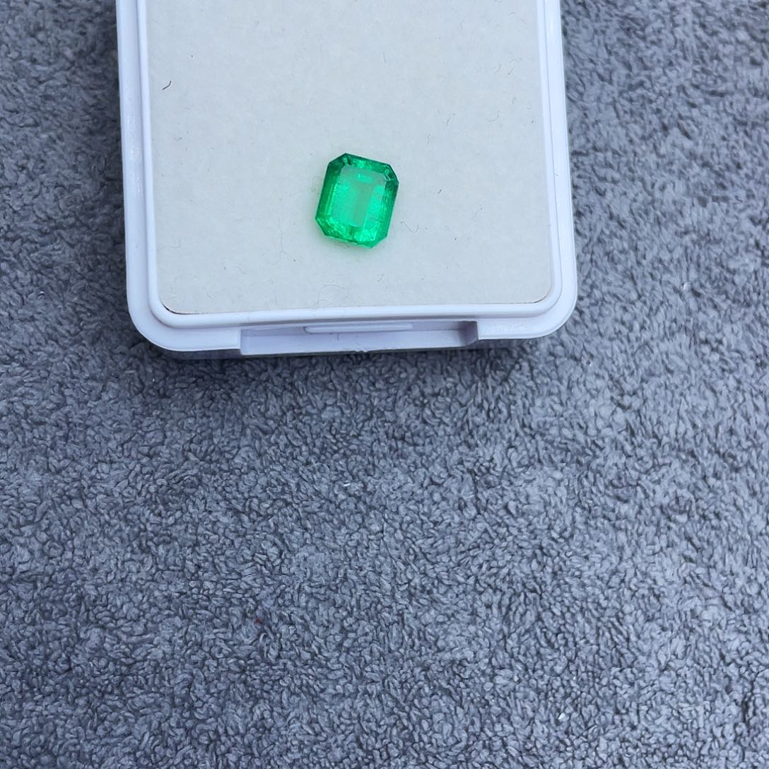 @***芝祖母绿裸石1.61Ct哥伦比亚吉尔德