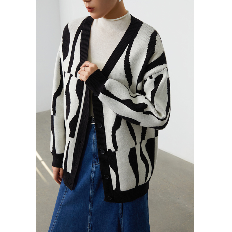 独束大码女装慵懒风黑白花纹针织开衫女穿搭上衣22DS3162