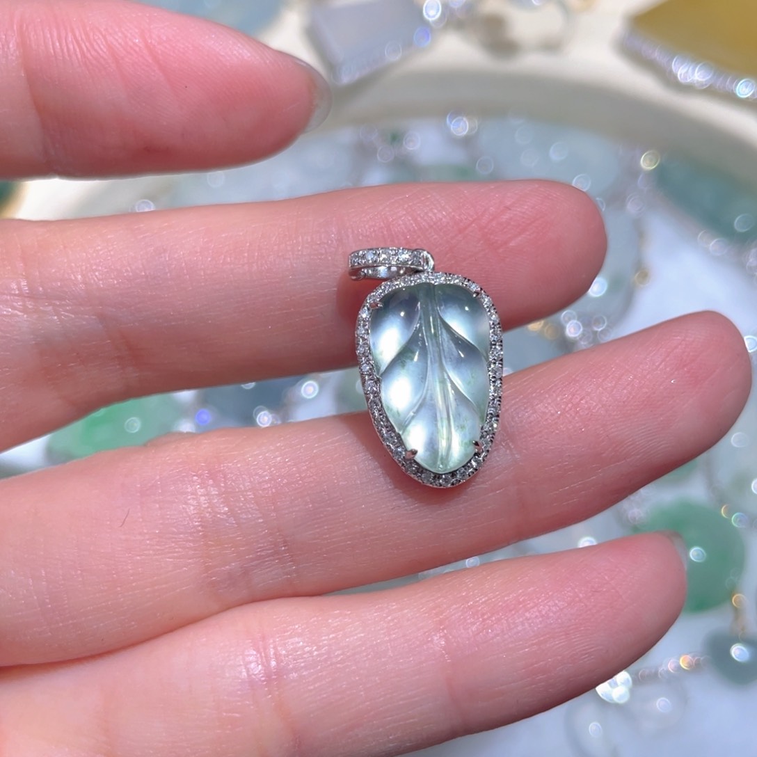 翡翠颈饰18K金镶嵌翡翠