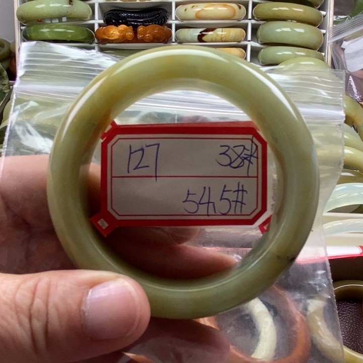 蛇纹石玉颈饰未镶嵌