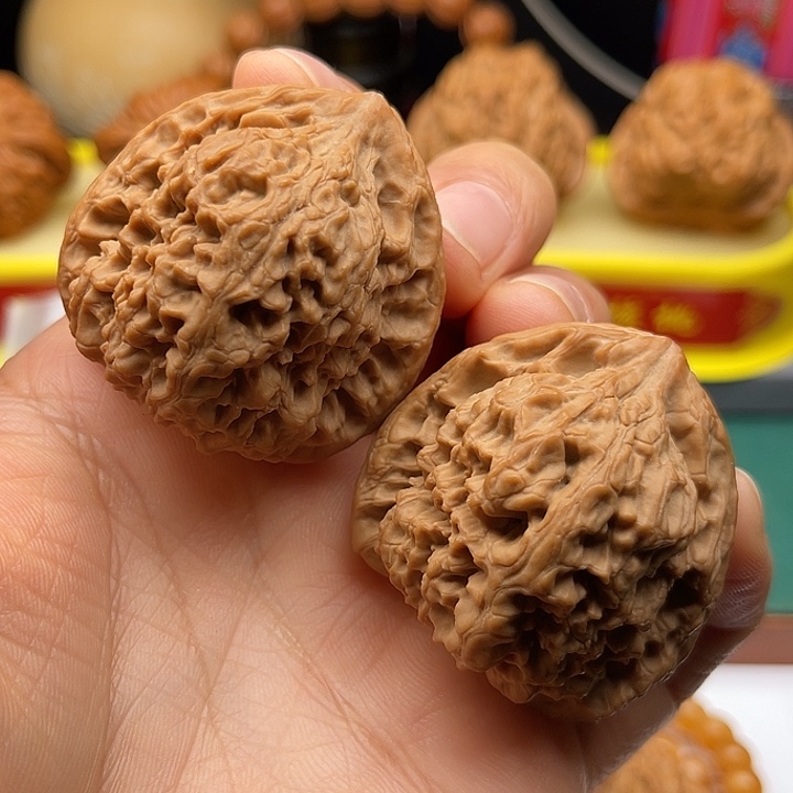 桃核把件40三角南疆石