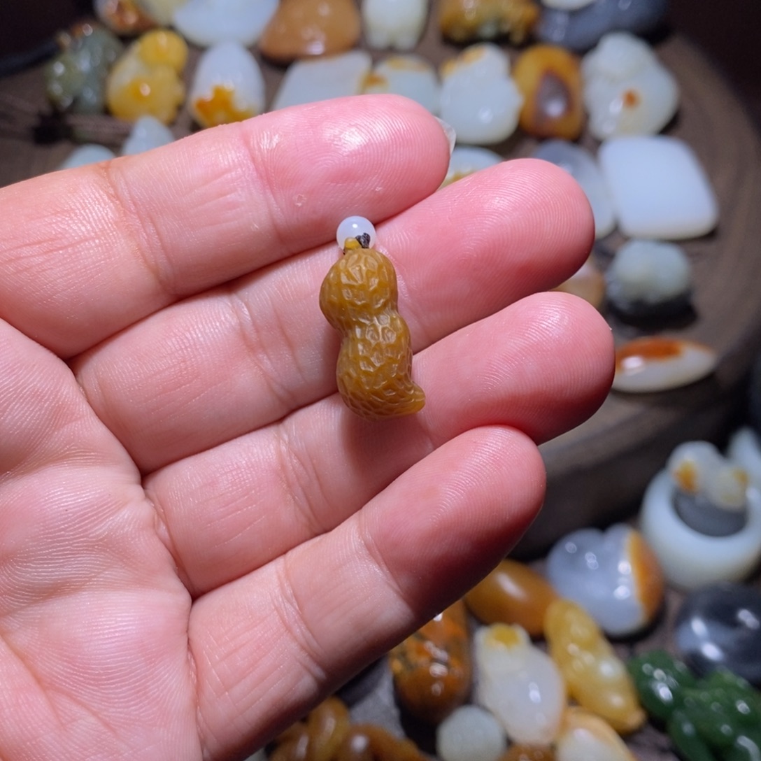 @***好颈饰未镶嵌和田玉