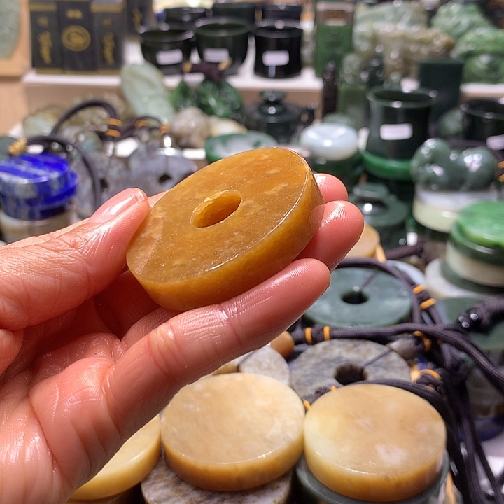 文***森和田玉（糖玉）未镶嵌珠宝半成品