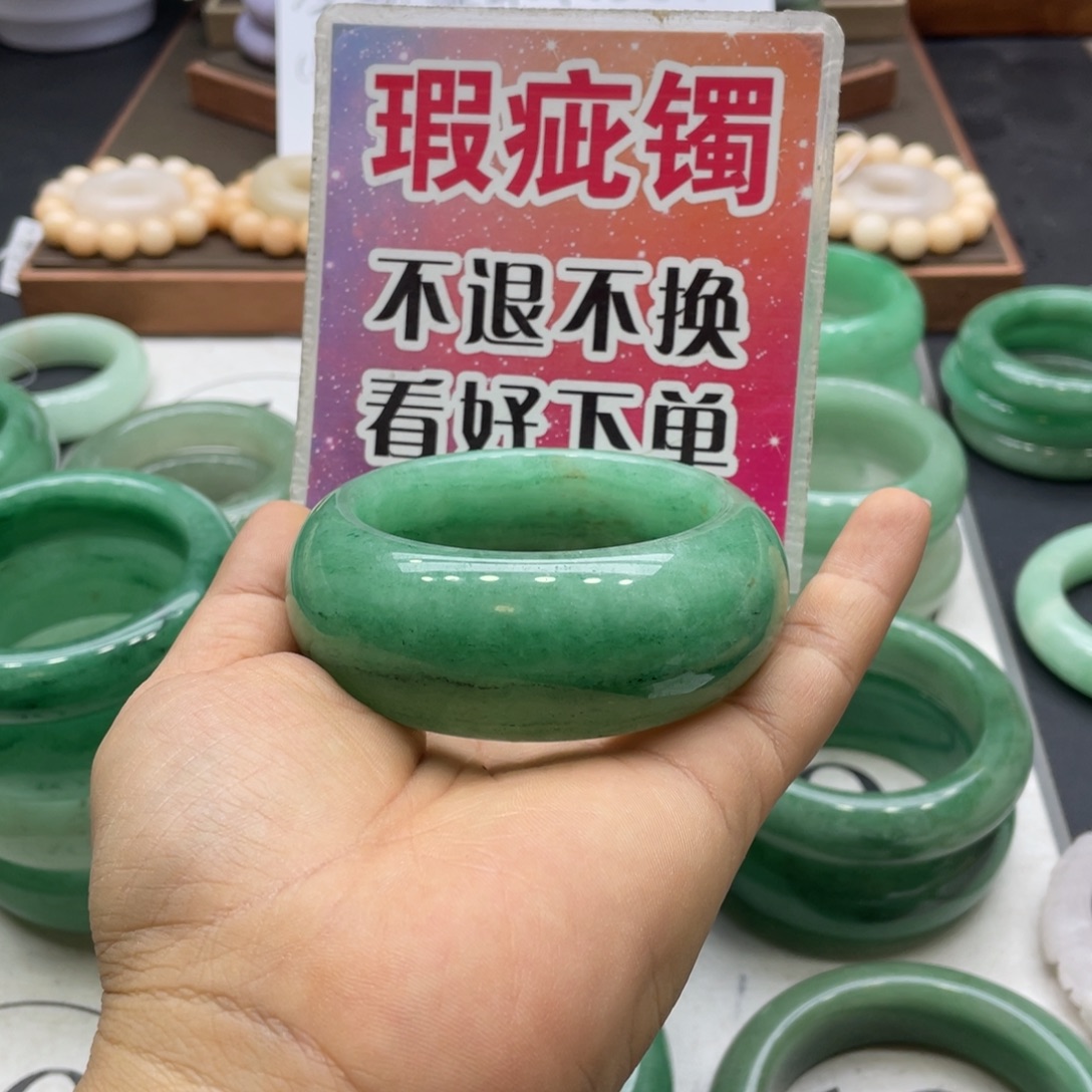 莹***石英岩玉未镶嵌手镯