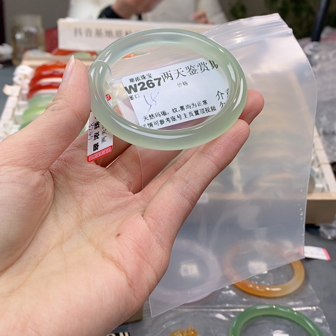 玛瑙/玉髓手镯未镶嵌?