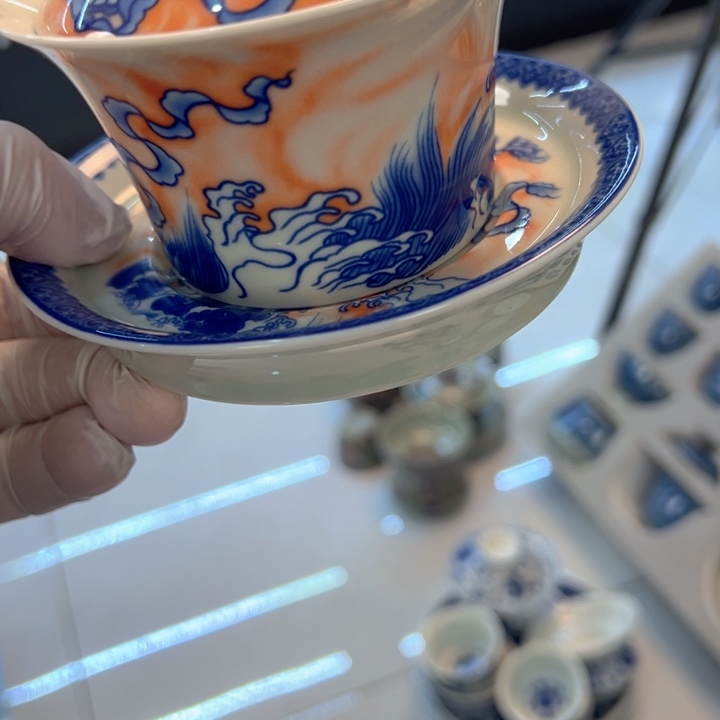 瓷片白青花泛红醒狮马蹄盖碗全品