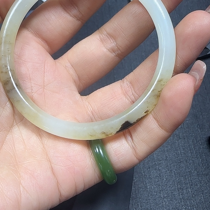 和田玉未镶嵌吊坠(赠链)