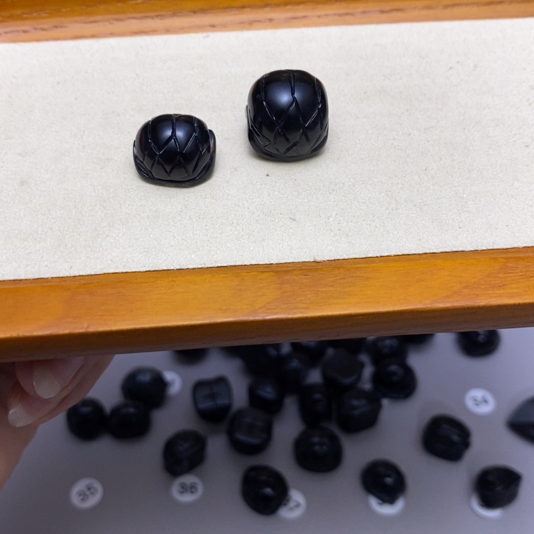 蛇纹石玉配饰合金文*