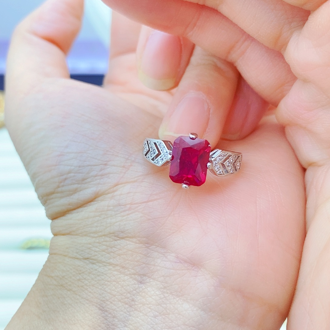 未镶嵌戒指红宝石