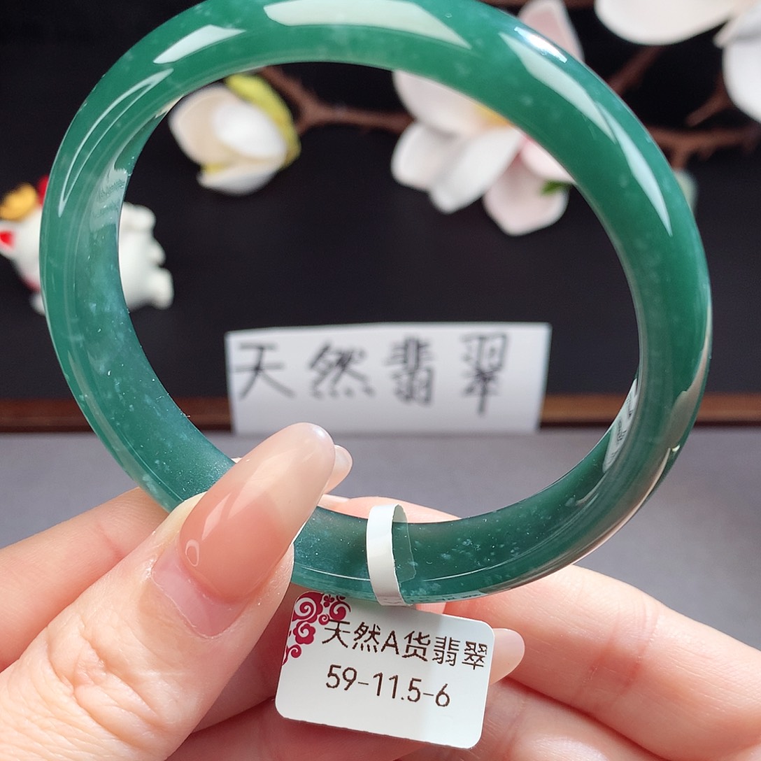 翡翠手镯（圆镯）未镶嵌