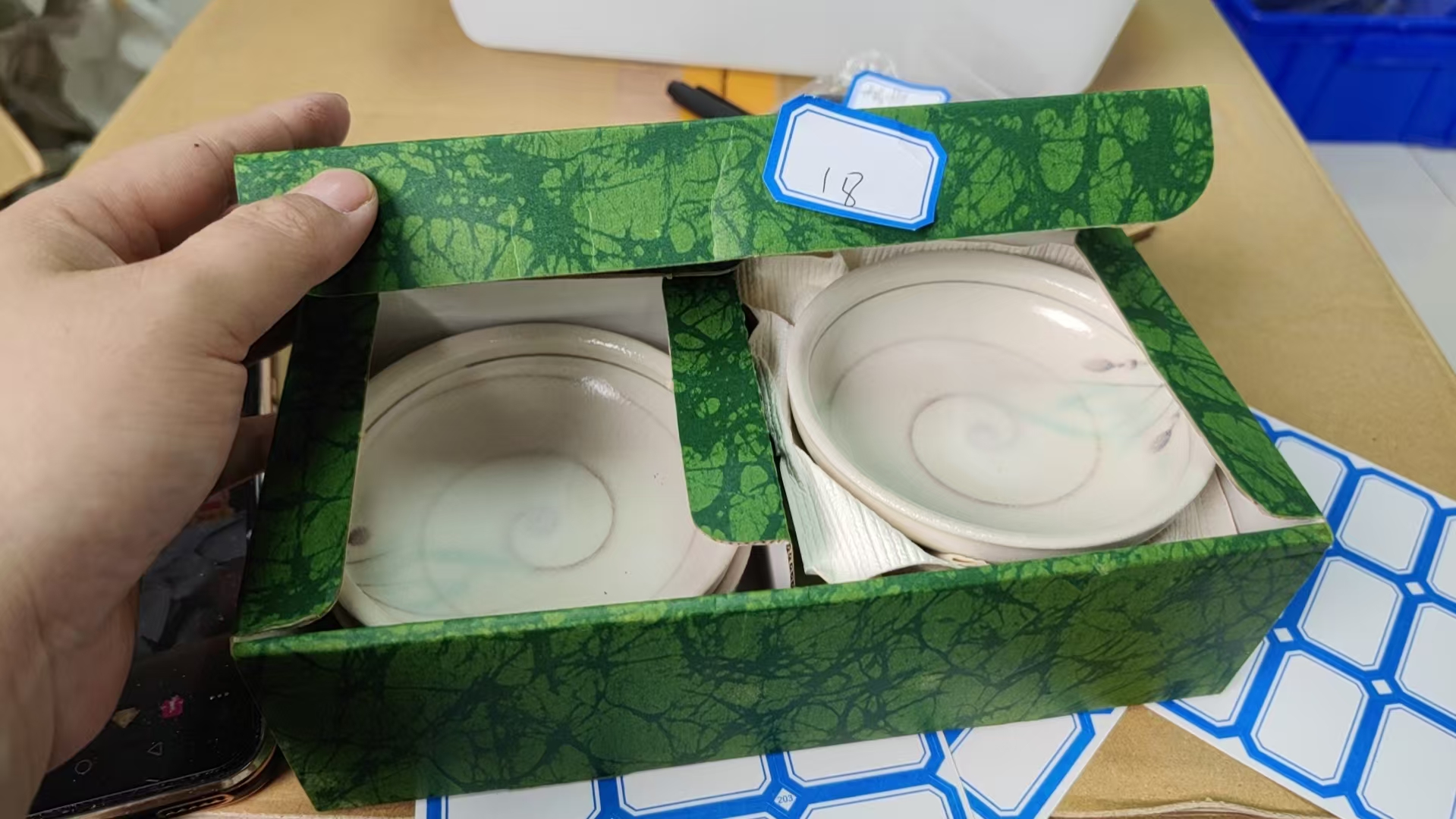 日瓷回流绿色摆件