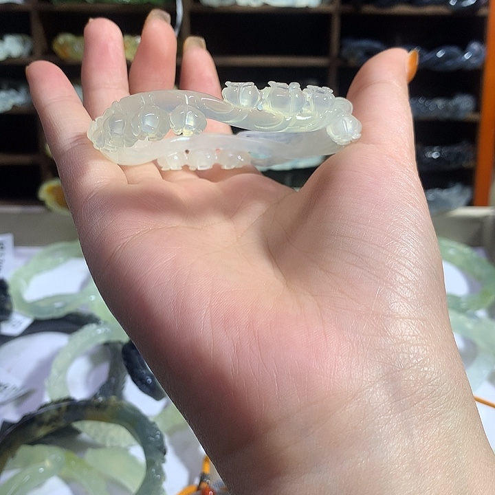 蛇纹石玉未镶嵌手镯