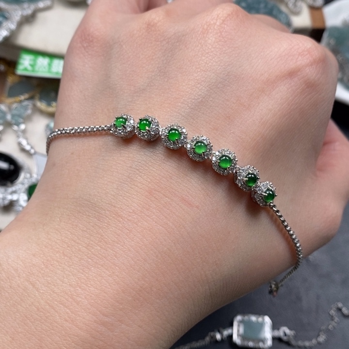 翡翠颈饰未镶嵌翡翠