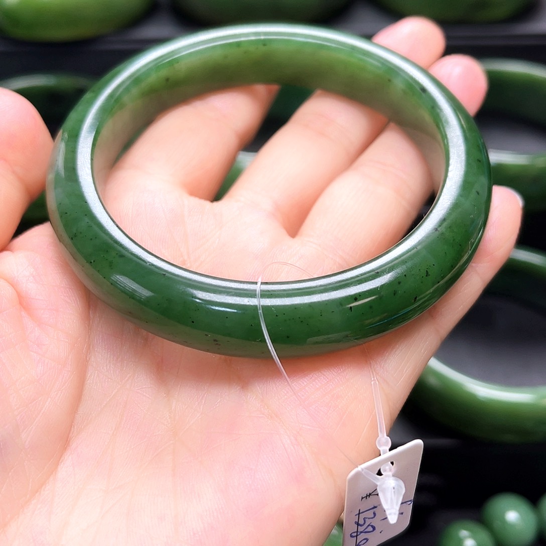 和田玉（碧玉）未镶嵌手镯