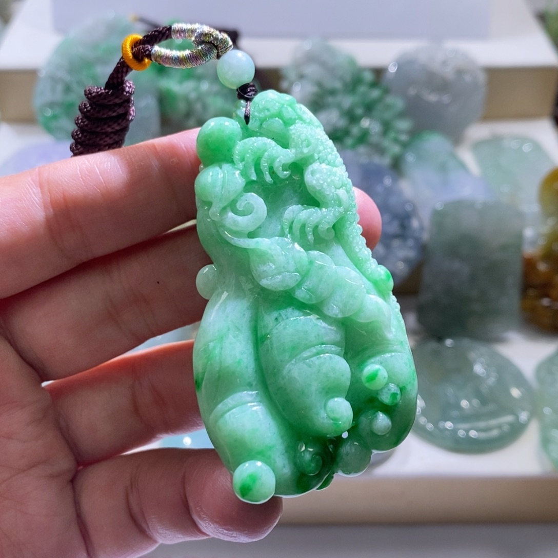 【闪购商品】翡翠颈饰未镶嵌蜥蜴