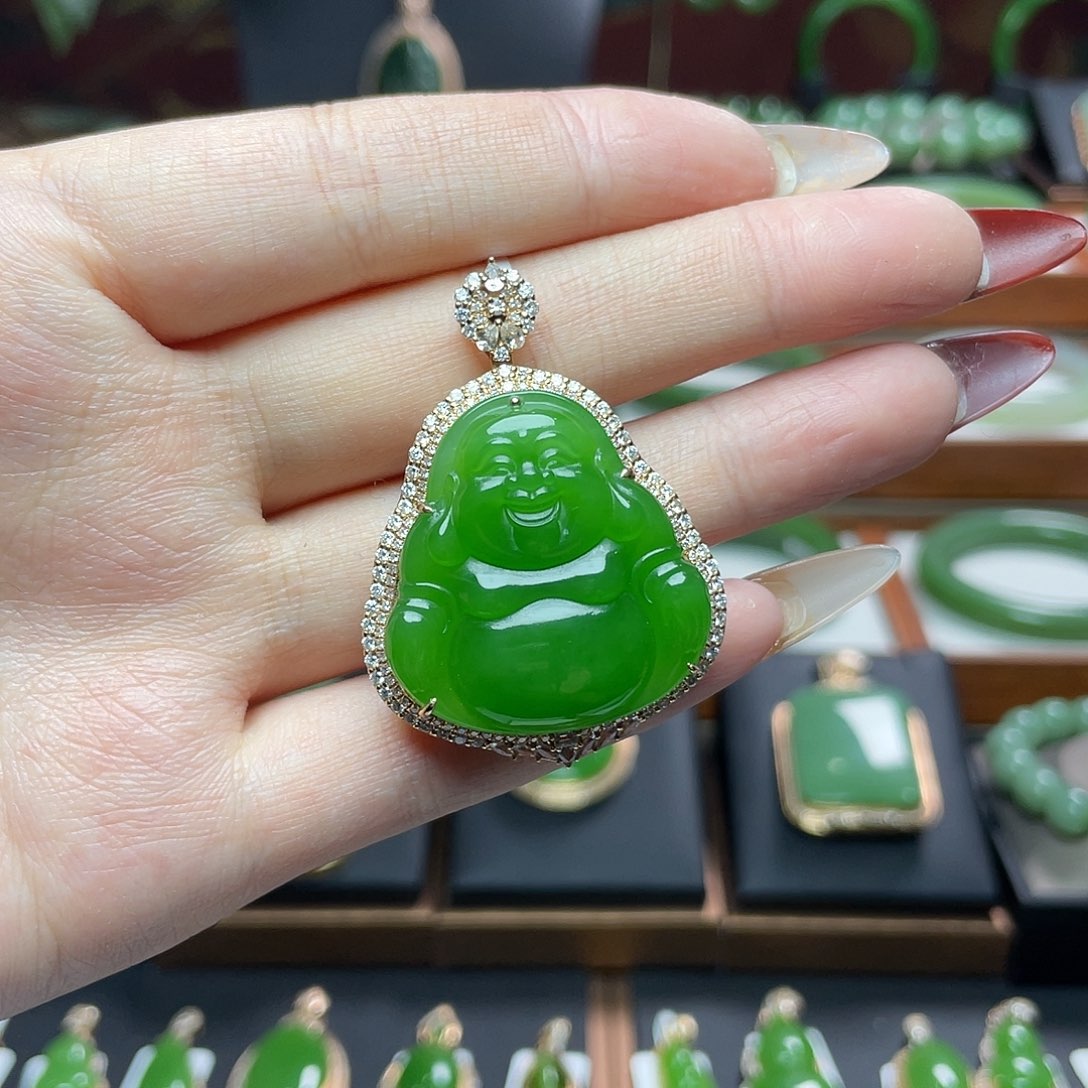 和田玉吊坠18K金镶嵌