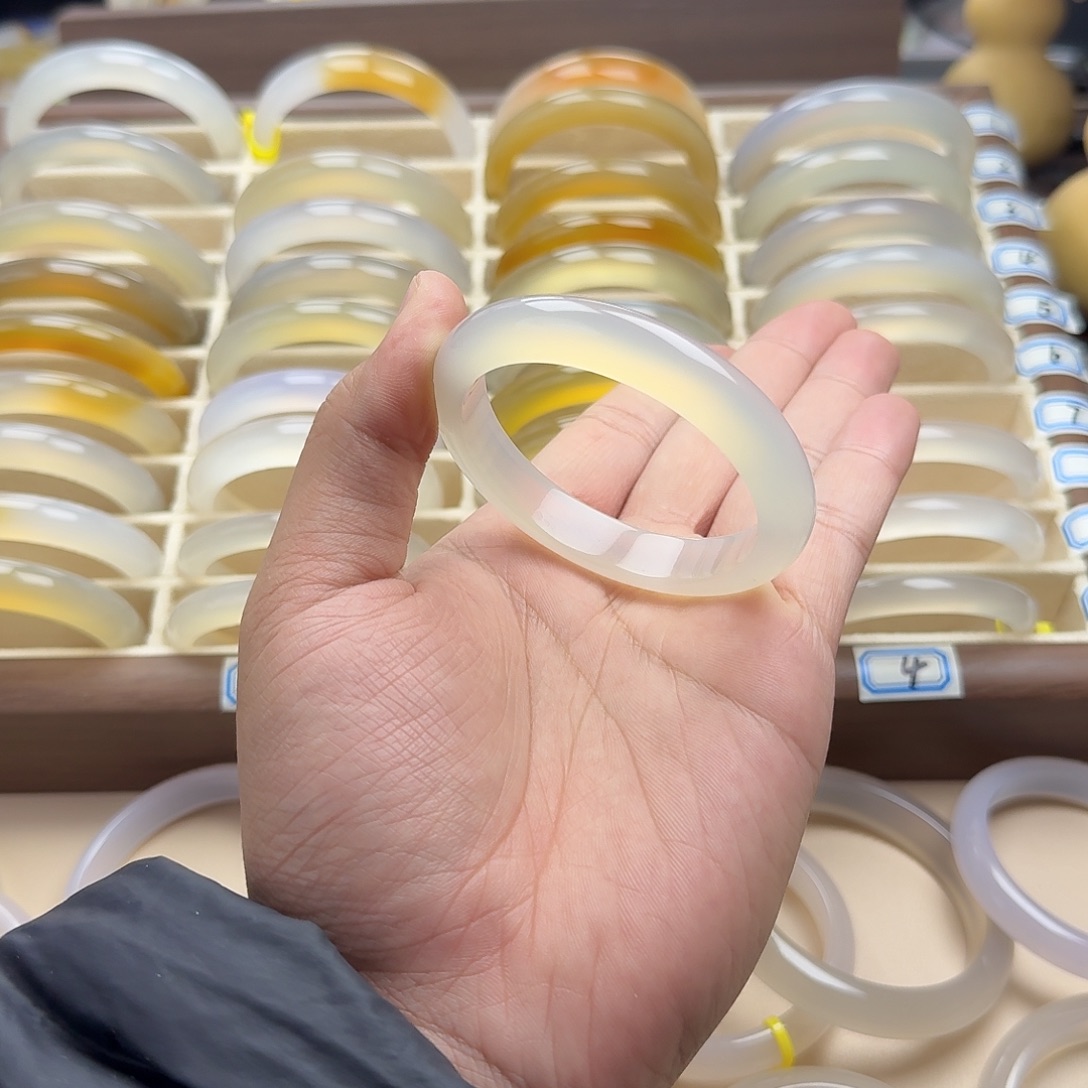 玛瑙/玉髓未镶嵌手镯54.8圈口