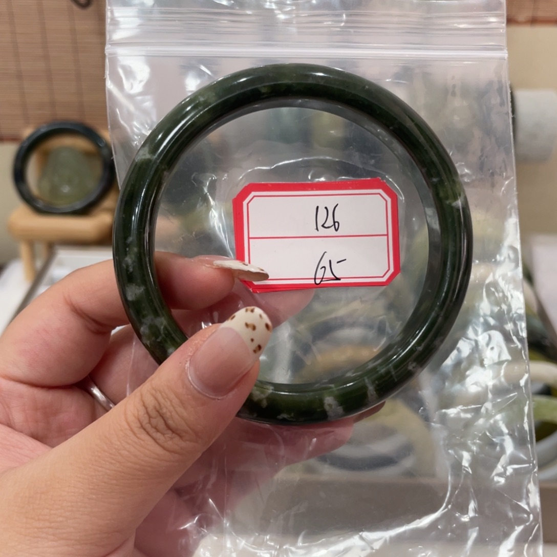 蛇纹石玉手镯未镶嵌