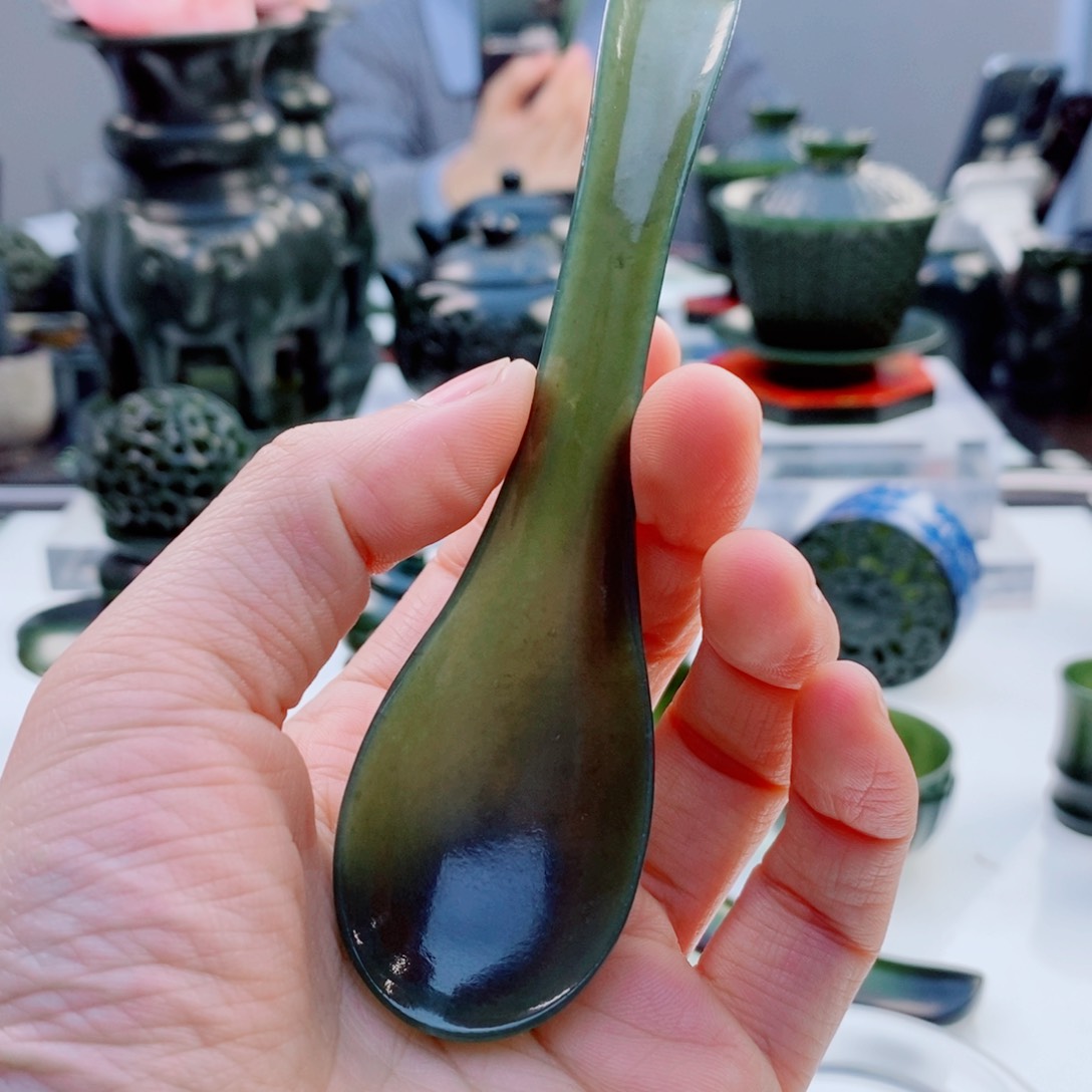 和田玉（青玉）未镶嵌把件微瑕