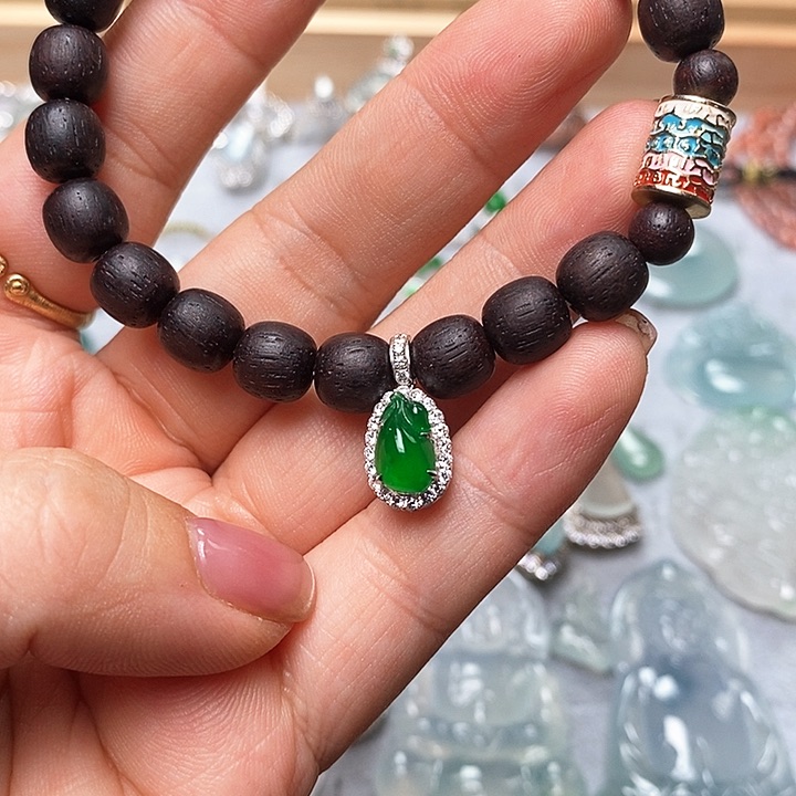 定制翡翠18K金镶嵌吊坠