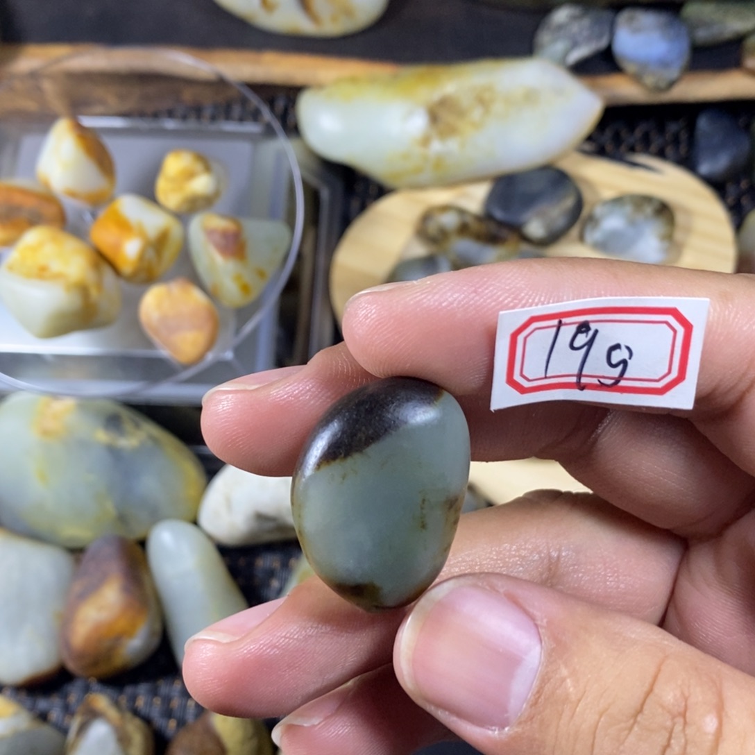 魅***陈和田玉（糖玉）未镶嵌挂件