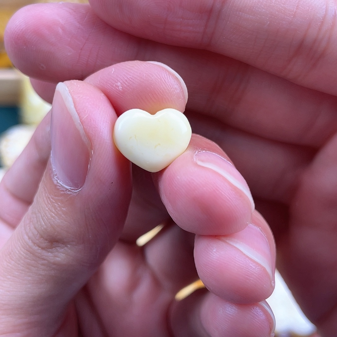 琥珀裸石未镶嵌蜜蜡