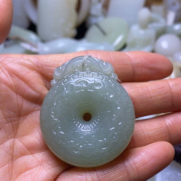 和田玉未镶嵌把件