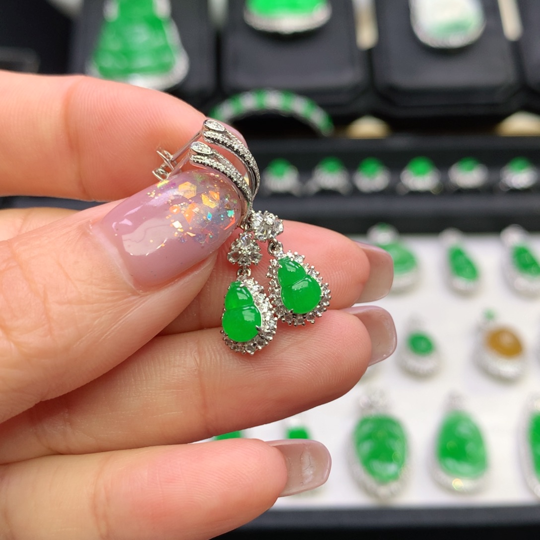 翡翠吊坠(不含链)18K金镶嵌昕**愿