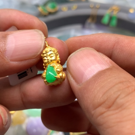 翡翠颈饰未镶嵌翡翠