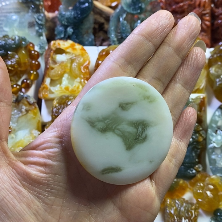 蛇纹石玉未镶嵌颈饰